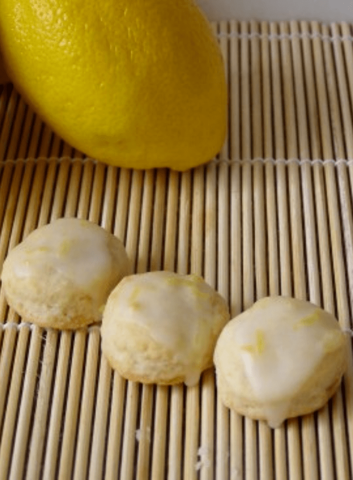 Mini lemon scones with lemon glaze