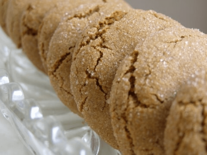 Line of several Starbucks Molasses Cookies in a glass serving dish.