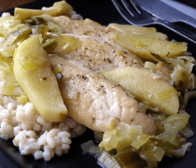 Chicken with Leeks and Apples